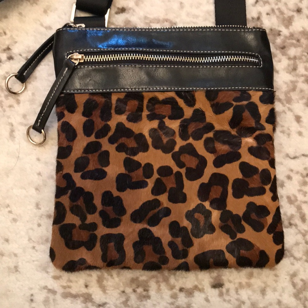 🌼 Aqua Madonna 🌼 leopard crossbody bag. - Picture 2 of 7
